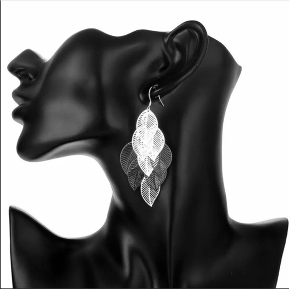 🌟 Leaves Earrings - Picture 6 of 6